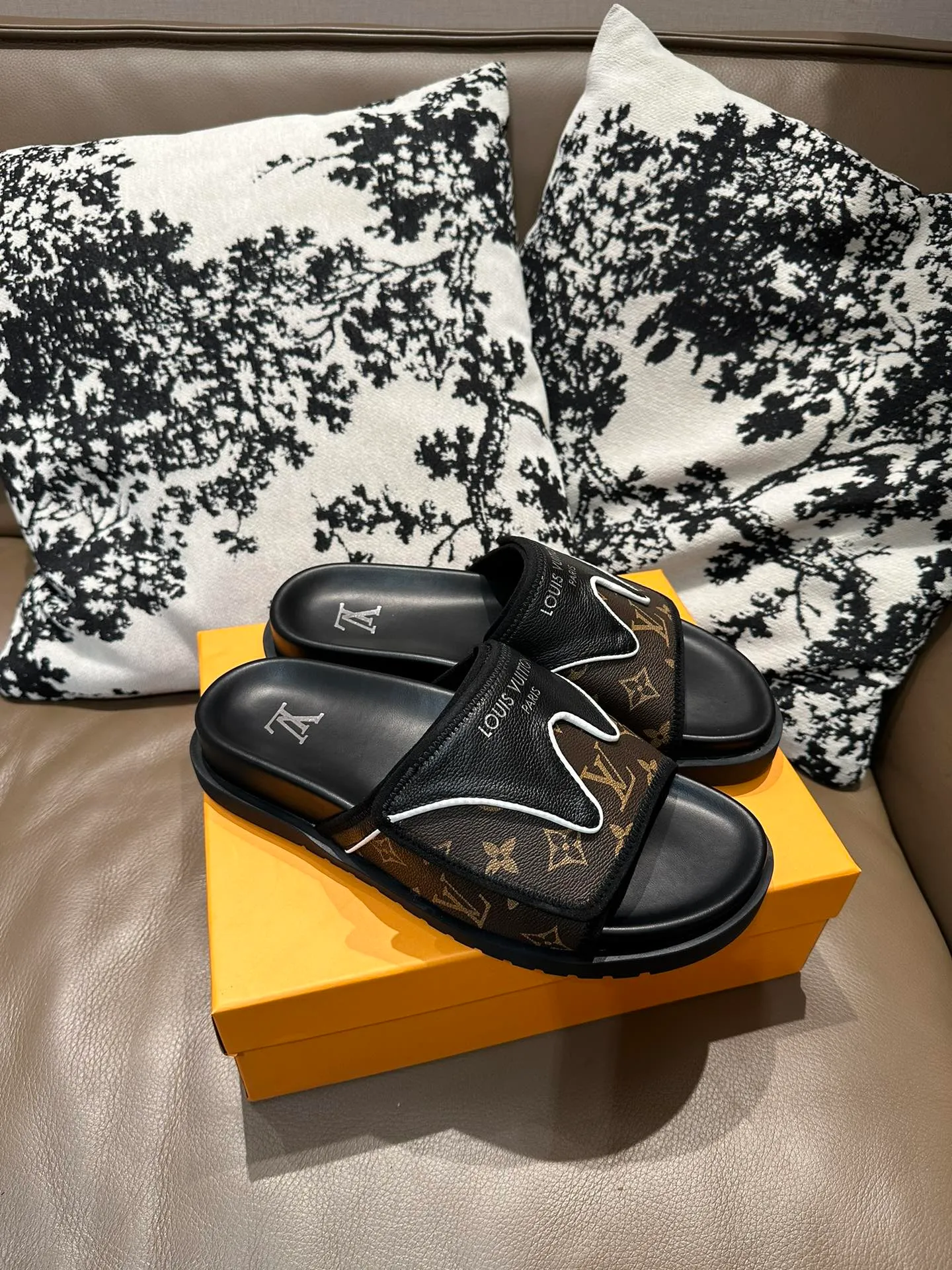 Men's shoes💰340💰 LV Velcro new style, cowhide surface, sheepskin lining, size 36-46